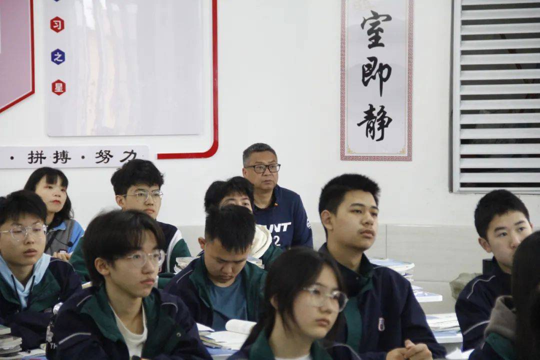 大足区进修校专家团队莅临迪涛学校开展教学深度视导工作