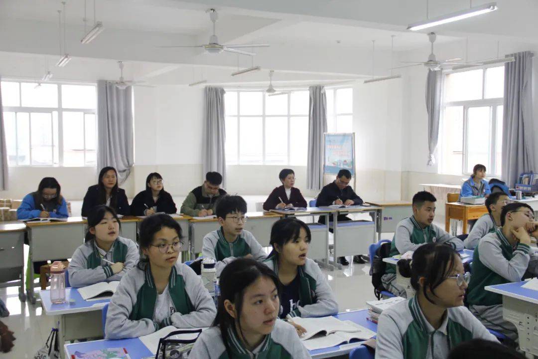 大足区进修校专家团队莅临迪涛学校开展教学深度视导工作