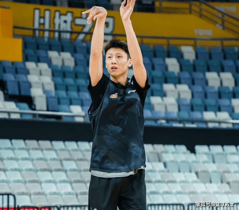 广厦备战山西!孙铭徽缺席,赵岩昊随队,嘉仁投篮,对抗训练激烈_状态_进