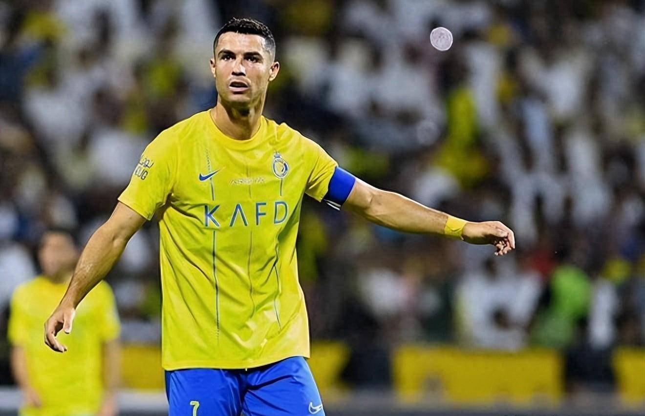 原创细节还原c罗欲揍裁判真相大概率被错误解读不会蠢到赛场打人