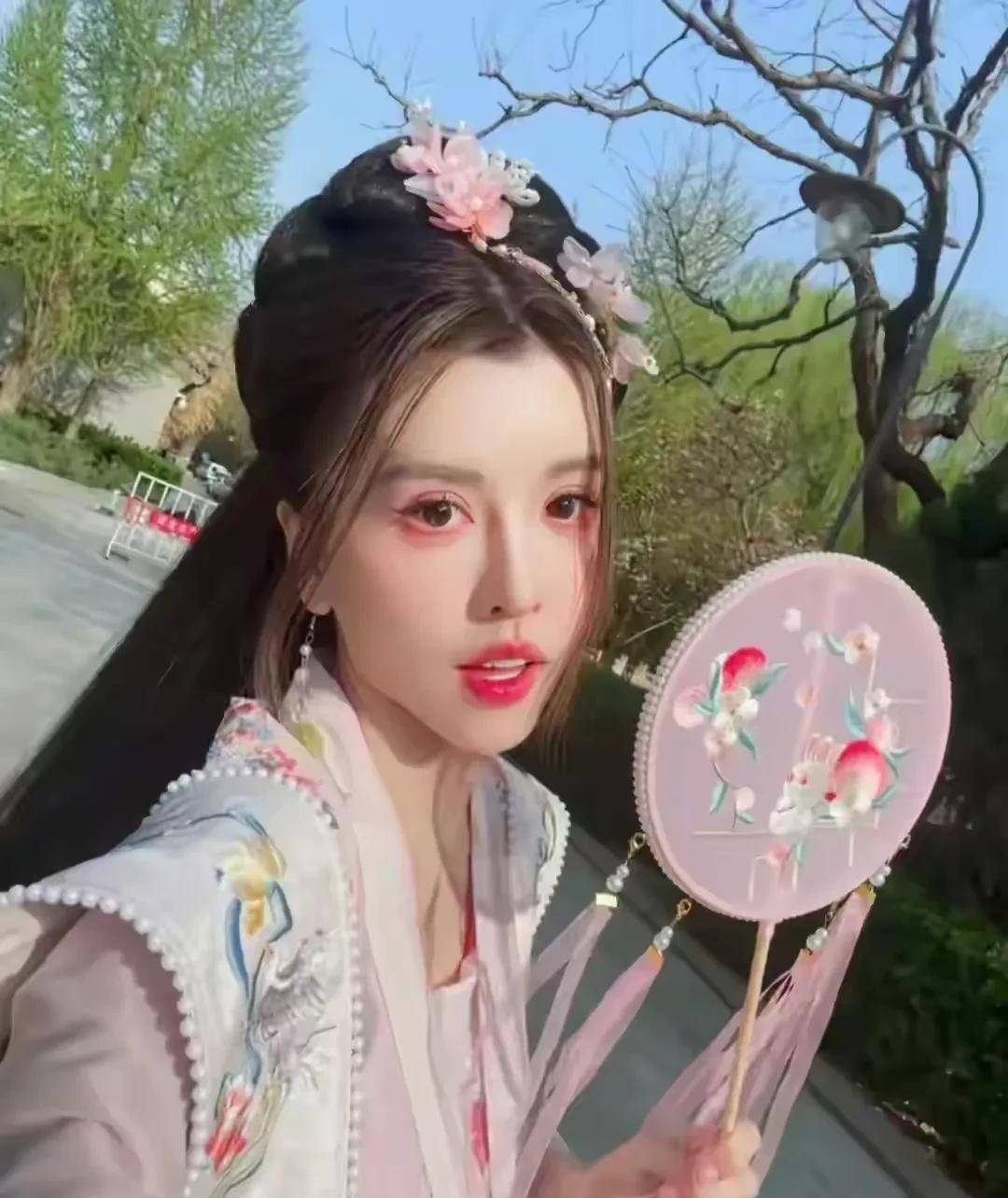 by2妹妹又变样,网友直呼姐妹你谁啊,幸好姐姐这次没整_形象_孙宇_关系