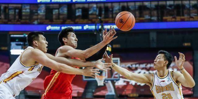 原创大爆冷八一5分险胜联赛第10王治郅振臂怒吼3小将72分齐爆发