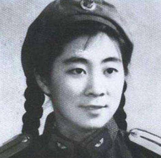 林帅的最后一任妻子叶群,内外修养或许不如前两任,但和林彪的情感倒是