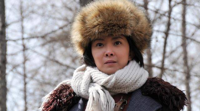 文艺女青年娇羞怕冷为抗外侮变身震慑敌胆女英豪慷慨赴难