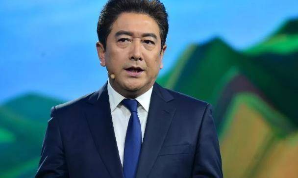 时至今日,观众最为熟悉的电视主持人,也只剩下了白岩松与水均益等