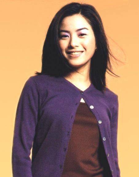 原创内防咸猪手外躲富商搂娱乐圈就是大染缸进圈的女孩全变样