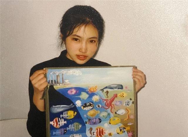 86年美女,卖画挣1250万,比冷军还多520万,年纪轻轻为啥这么牛_米巧铭
