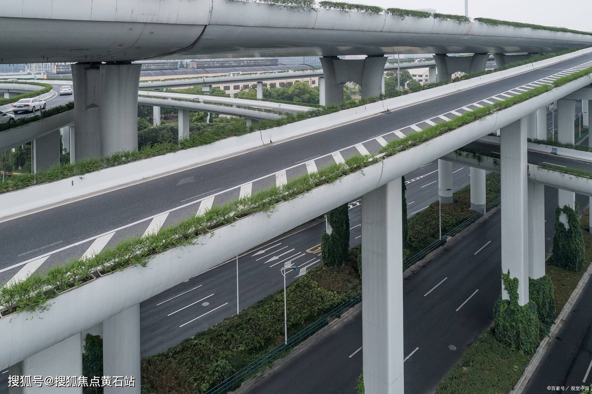 自驾:项目北面有崧泽高架路,南面有沪青平公路,可快速抵达普陀,闵行