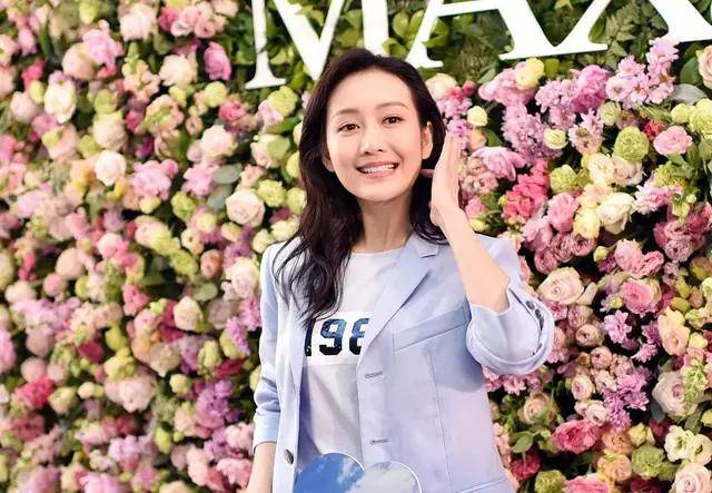 王鸥被传产后首次露面红唇大波浪很有气场风韵十足挣奶粉钱