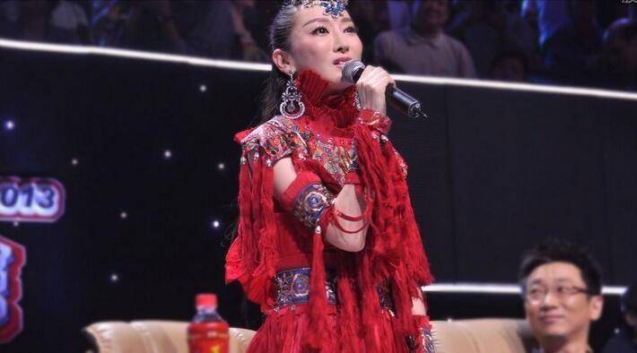 金星调侃萨顶顶:山寨名字和血统,萨顶顶反讽:跟你比小巫见大巫_河南人