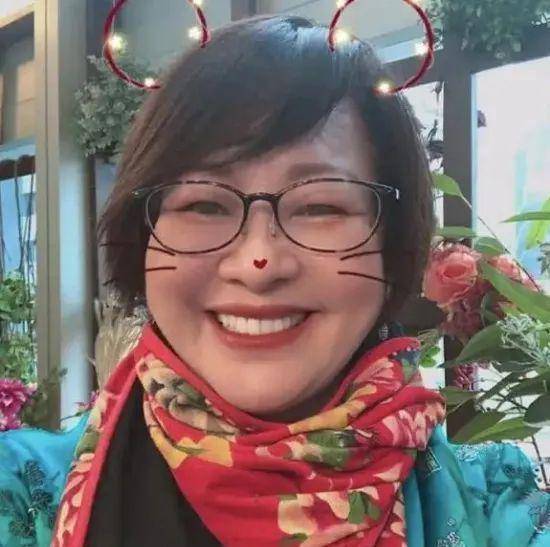 原创他曾是tvb一哥为娶苏岩分手28年糟糠之妻今60岁成为网红捞金