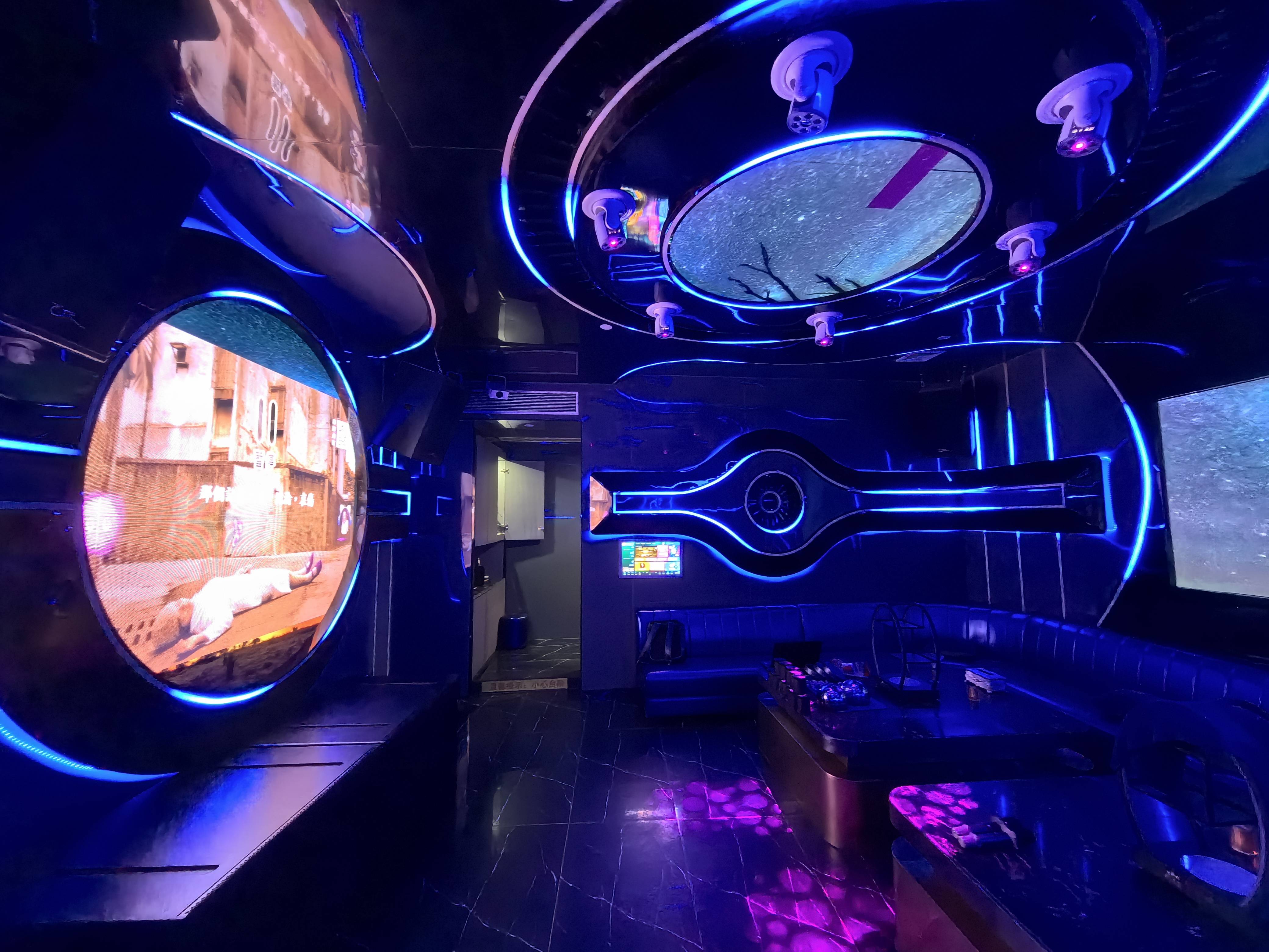 智能化娱乐解决方案:巨嗨科技在酒吧ktv行业的应用