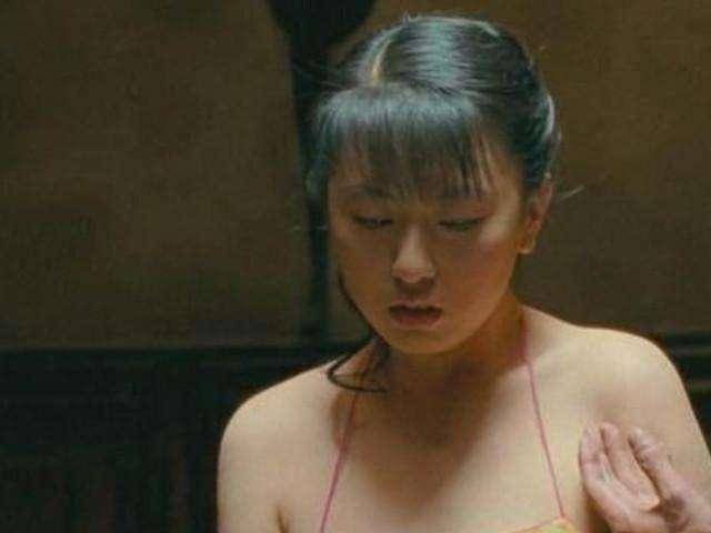 原创让子弹飞中临时上阵被扯下肚兜的女演员后来怎样了