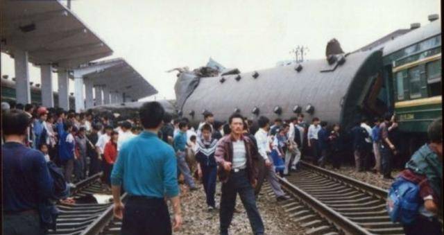 荣家湾火车事故很血腥图片