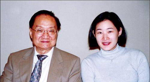 原创金庸之子为何要自杀失恋是原因之一主要还是受金庸的婚姻影响