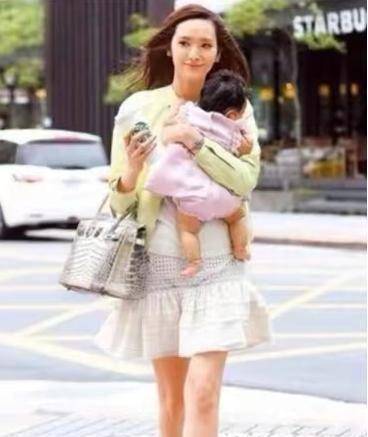 原创从普通女孩变阔太梁洛施吴佩慈连生数子甘比照顾原配儿女