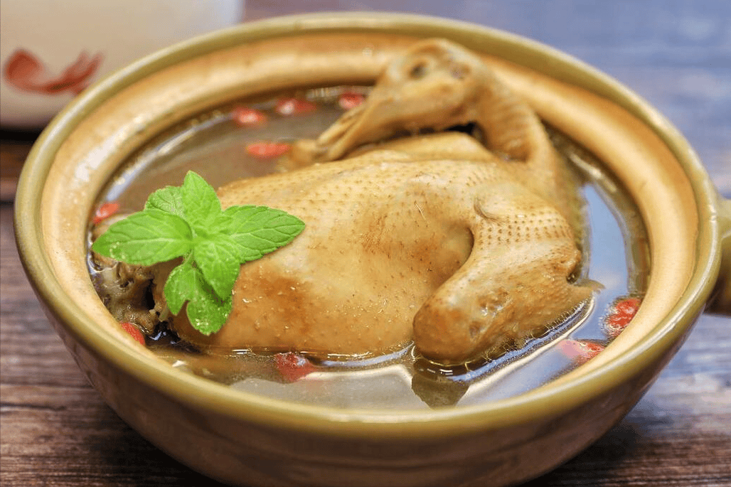 一鸽胜九鸡,炖鸽子汤,切记"2不要",汤汁特鲜美,营养全抓住