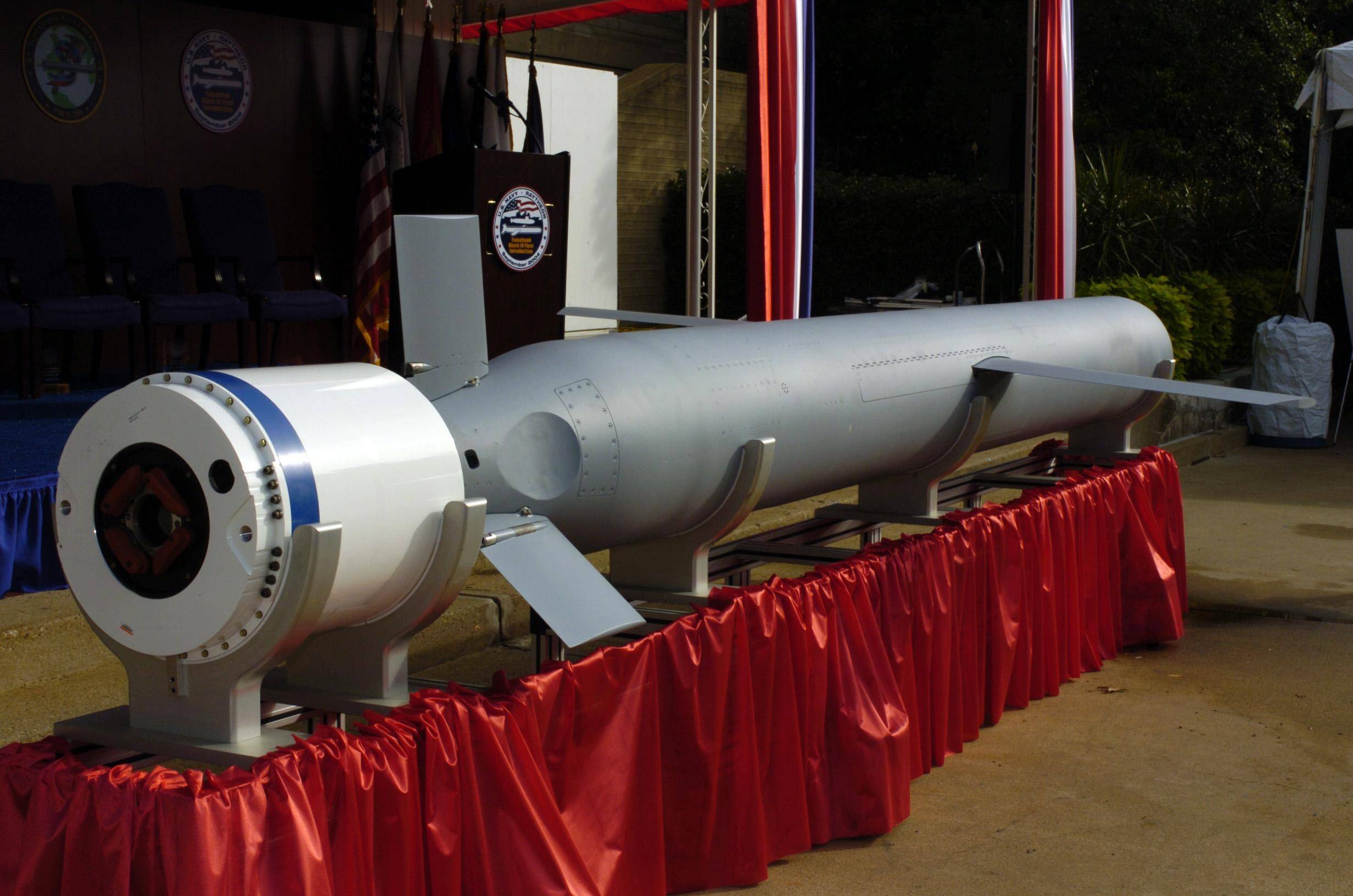 美军中程导弹迫近中国,解放军可不是吓大的,东风26___