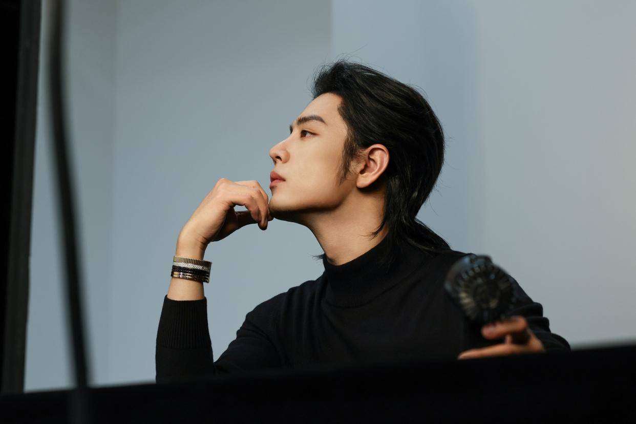 肖战近照曝光丰神俊朗引发百万点赞