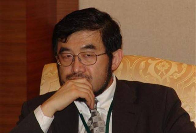 一手压着2位"中国首富",这位神秘大胡子,江湖地位依旧没变_吴鹰_商界_