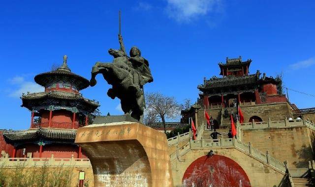 小编读小学时,语文课本里有一篇名为《李闯王渡黄河》的课文,全文是