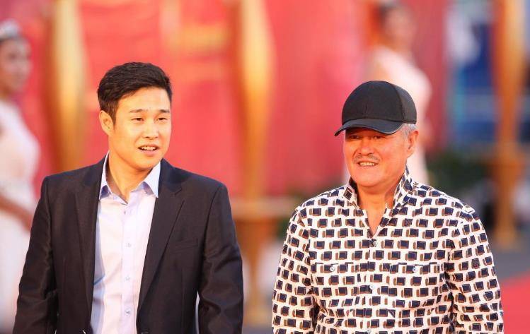 当年有多红现在就多凄凉,这5位舞台捧红的明星,完全是咎由自取_刘谦