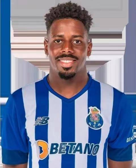 领袖悍将选择家人与夺冠,700万欧洲球员加盟申花5场崭露头角_马纳法