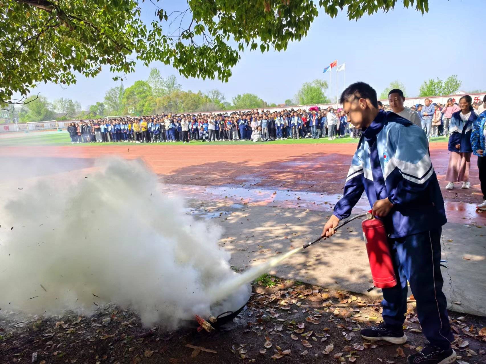 澧县梦溪镇中学开展消防演练筑牢安全防线