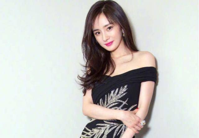 不过,经历"诈捐"风波后,杨幂似乎清瘦了不少.