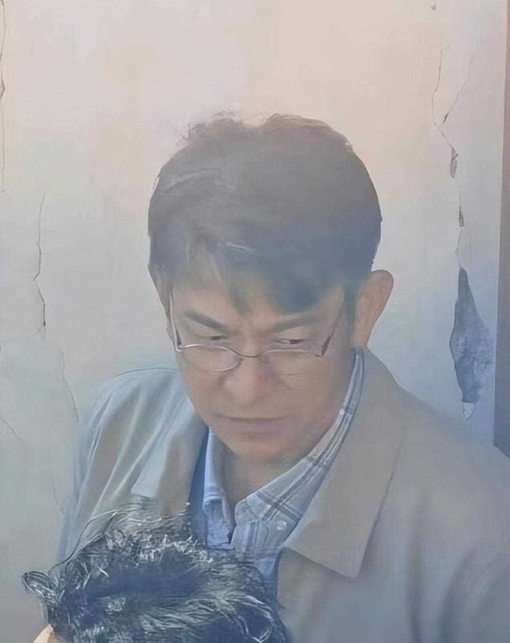 原创刘德华衰老明显白发啤酒肚抢镜网友感慨风采依旧不再
