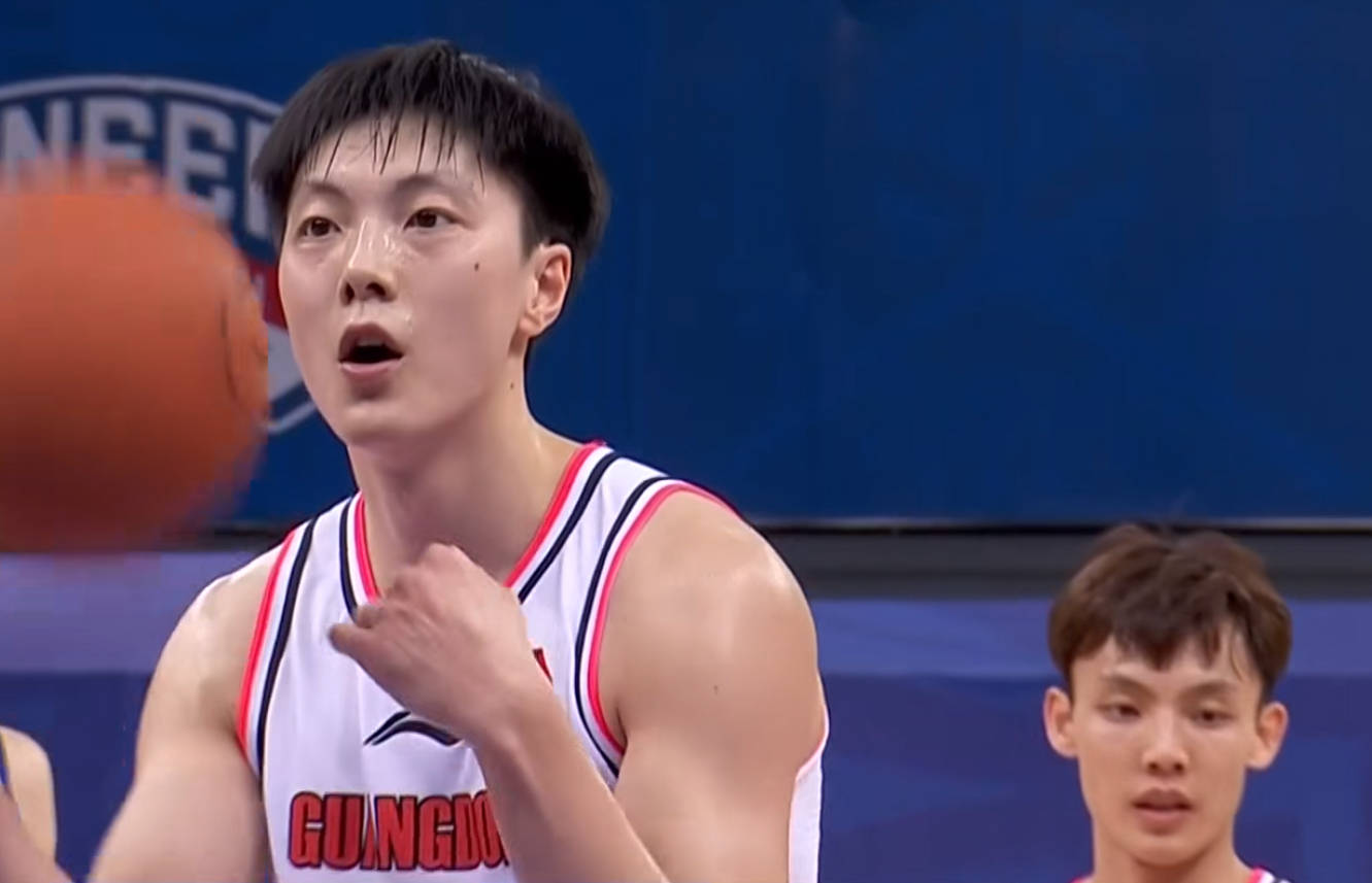 能统治cba联盟10年广东迎来新黑白矮杜锋签下加强版赵睿