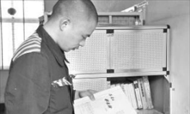 比如在上世纪九十年代的一起案件中,原本被判死刑的罪犯在监狱中也不