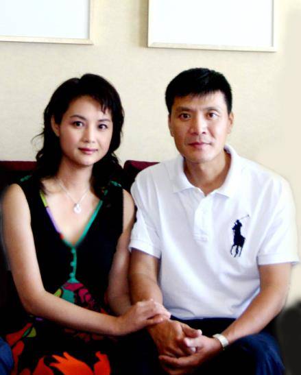 一家四口均是演员,爸爸是双料影帝,女儿美貌也不输妈妈_茹萍_刘之冰