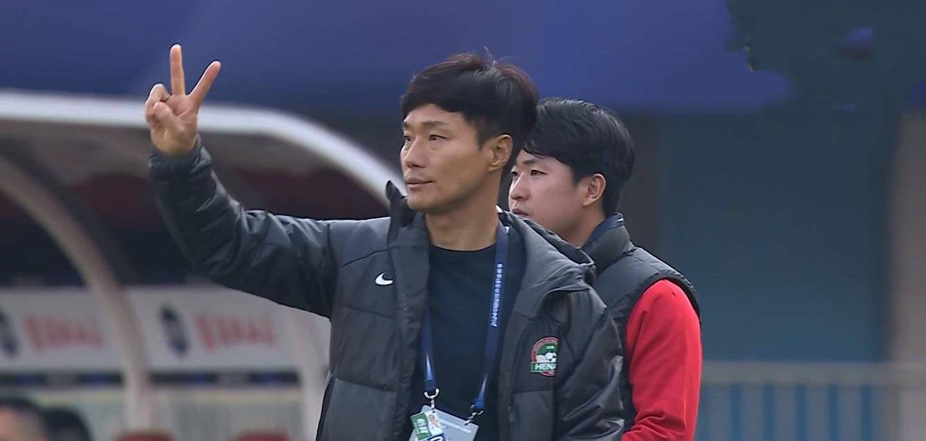 原创王没有踢第二个进球被判无效泰山队2名队员受伤老崔真的没有放过