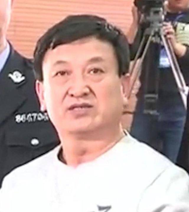 而且当中有很多来自外地的人,前来宁城县去邀请姚玉忠,目的就是想