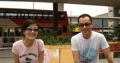 从电视主持到阶下囚邱启明锒铛不听话后妻子李菡怎么做的