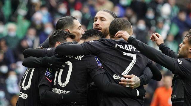 85分钟,内马尔受伤无法坚持比赛,被担架抬出球场,埃比姆贝替补登场;91