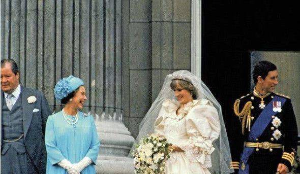 英国女王更喜欢哪个儿媳妇戴安娜王妃还是卡米拉看了就明白了