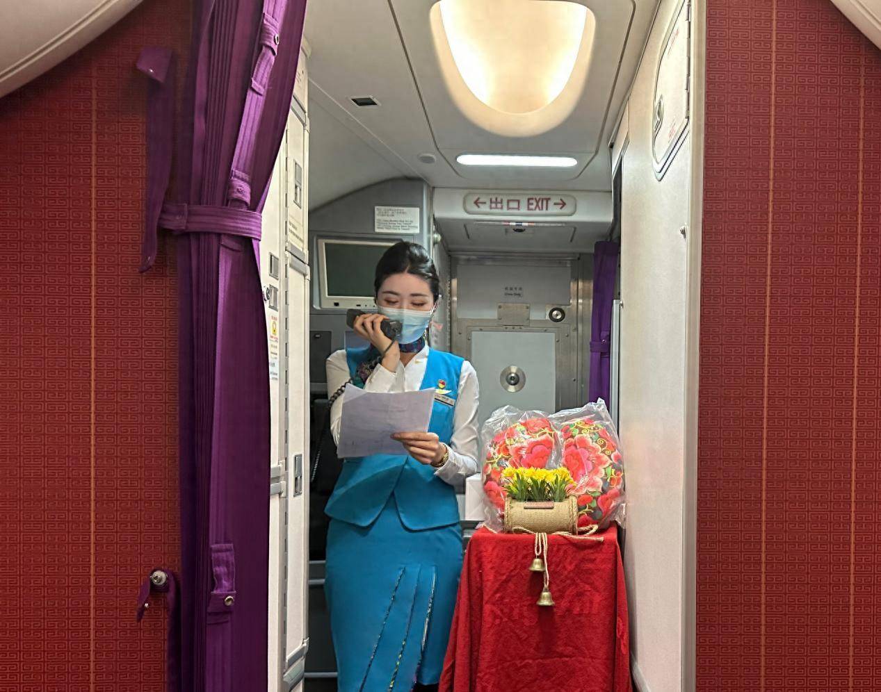 昆明航空开展"讲好云南故事 走进西双版纳"主题航班活动