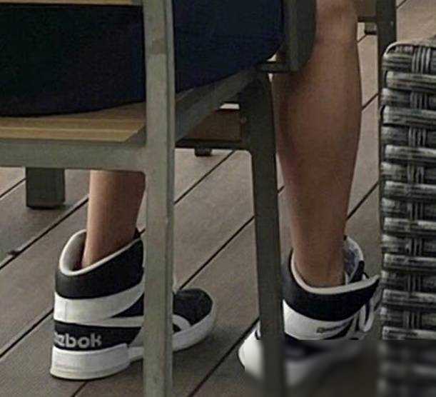 原创撒贝宁带外国娇妻海南旅游穿增高鞋引热议