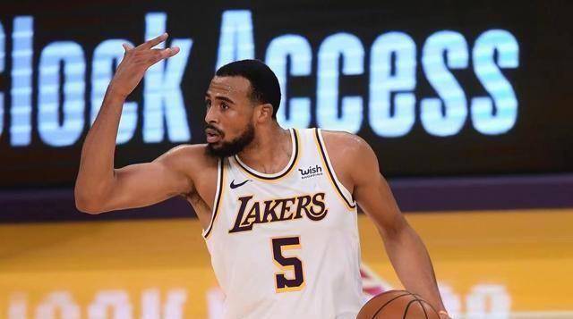 我是认为塔克现阶段的持球打法不适合湖人,因为已经有詹姆斯和威少两