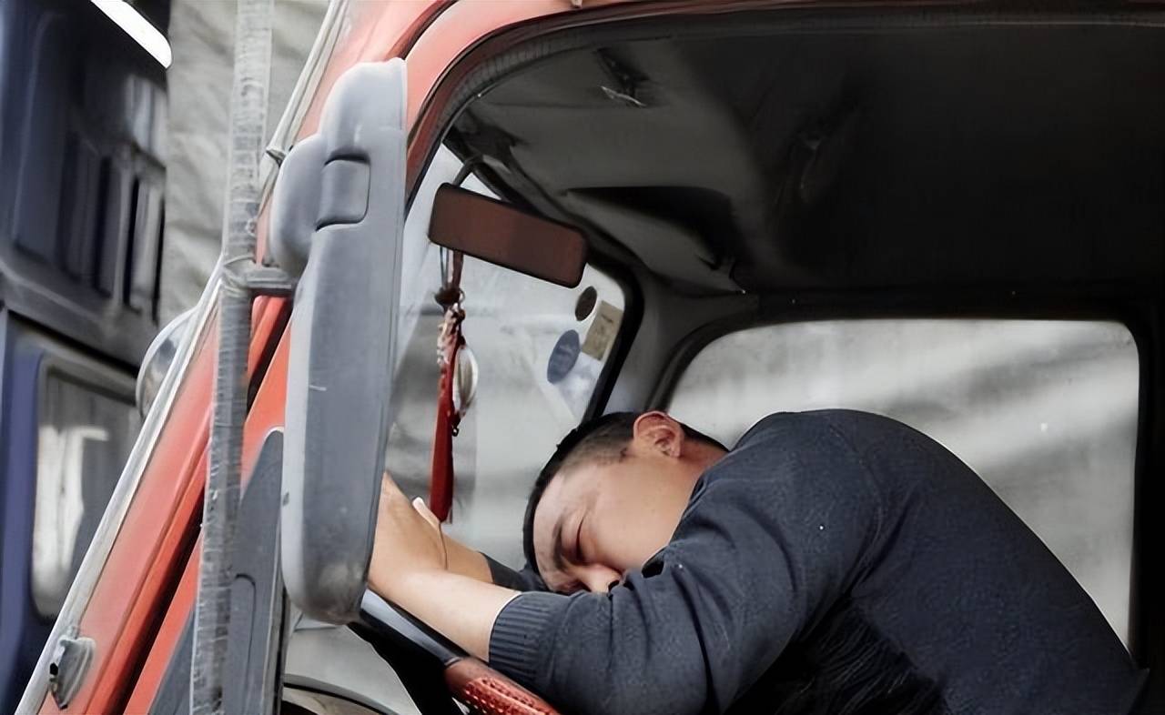 专家建议多关注卡车司机健康状况