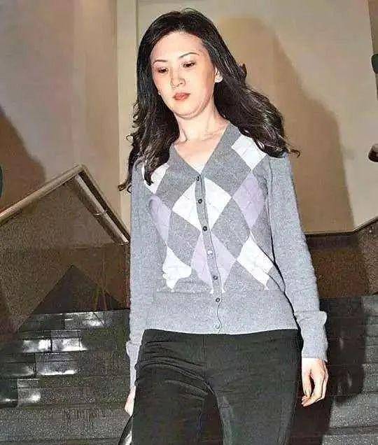 原创何莉莉隐忍43年熬死风流丈夫独揽70亿家产秘诀坚决不离婚