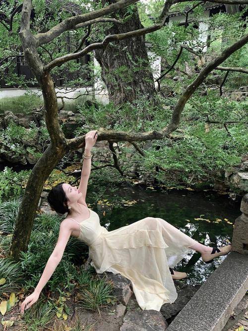 乌龟潭—杨公堤—茅家埠—花圃—曲院风荷—平湖秋月—断桥残雪雷峰塔