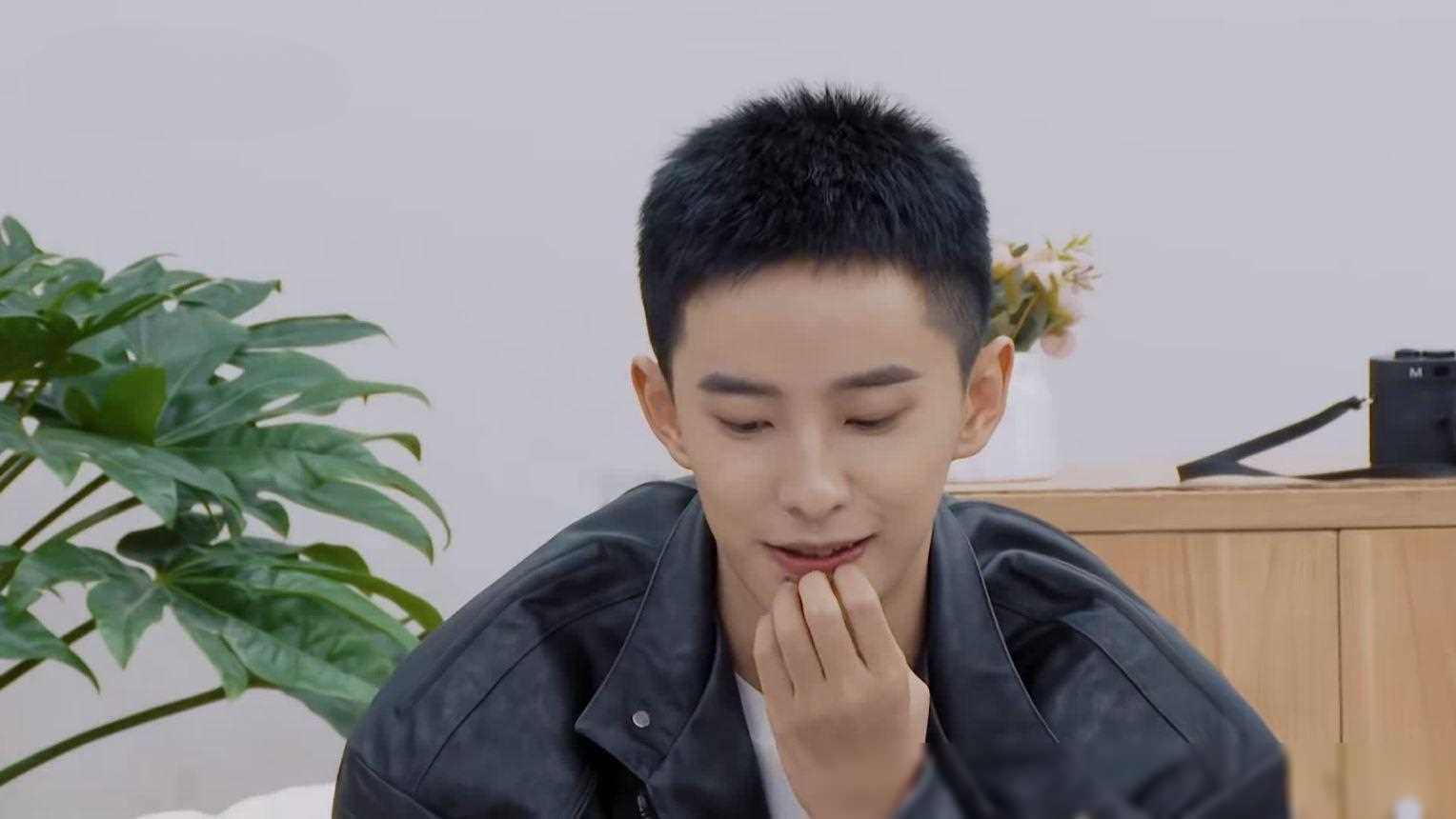 无论是锦超和李菲儿之间到底是怎样的关系,还是锦超