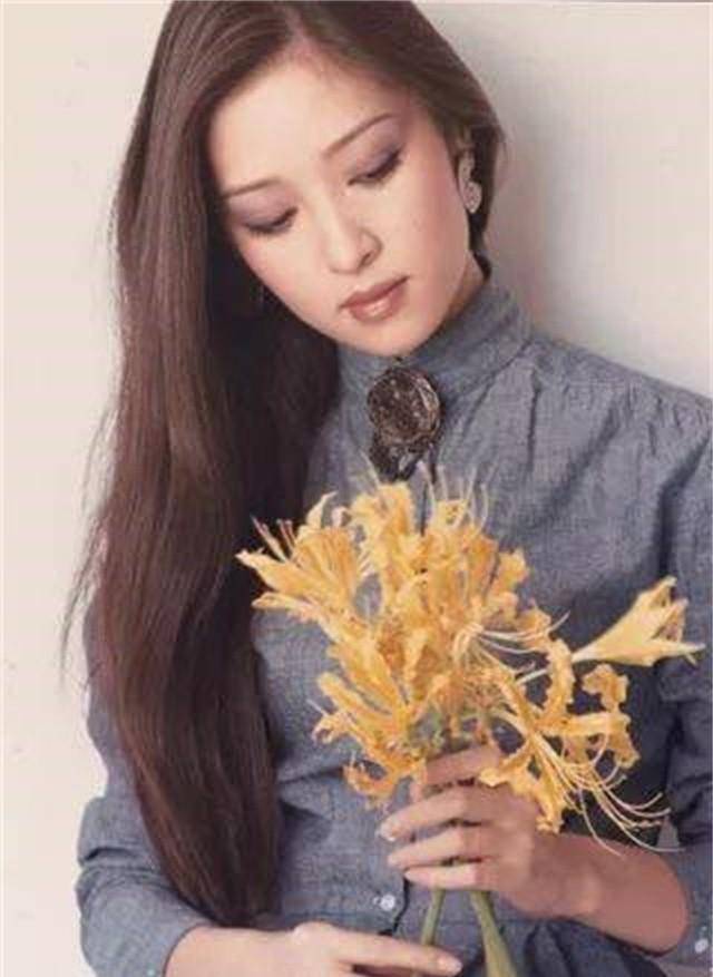 她倒茶,胡因梦当场怒撕结婚证:一张破纸别想限制我_李敖_刘会云_气质