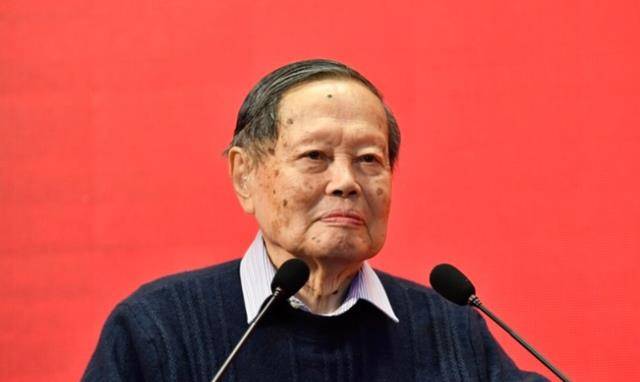 杨振宁有多伟大看1998年清华开出的年薪便可窥见一二