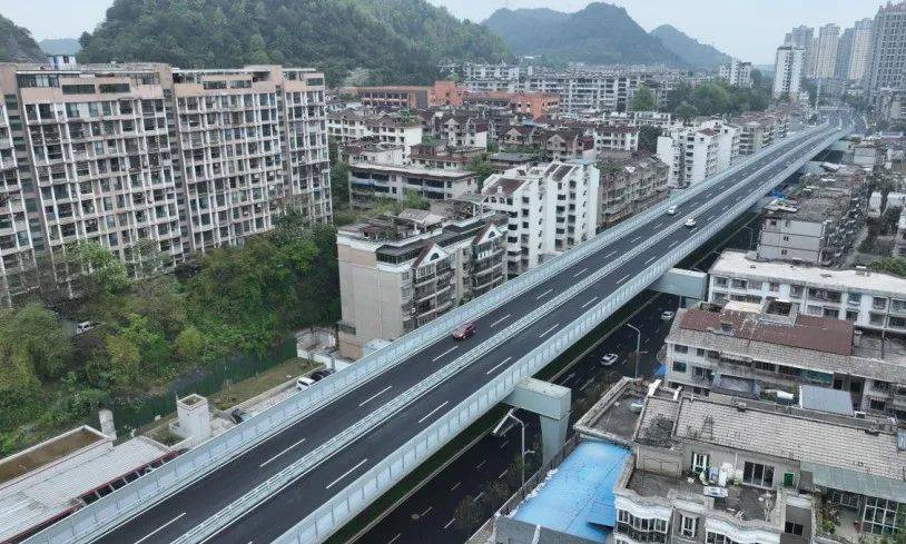 激动花溪这个大桥今天正式通车