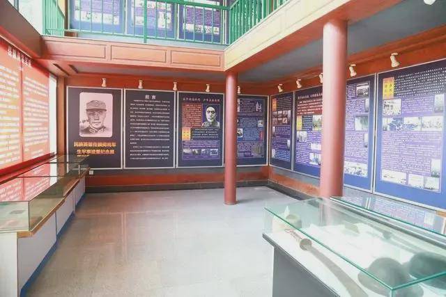 五地民革组织集体参观佟麟阁将军纪念馆佟麟阁长孙佟晓冬作讲解