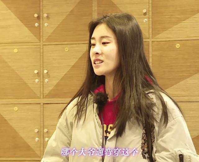 原创张碧晨穿衣服被怼像胡同的大爷她一句话反击过去看懵网友